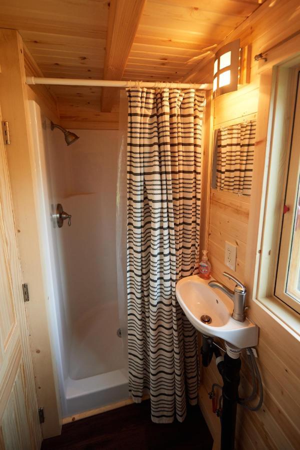 Tuxbury Pond Camping Resort Tiny House Emerson South Hampton Exterior photo