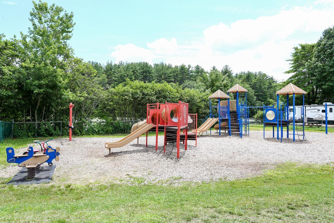 Tuxbury Pond Camping Resort Tiny House Emerson South Hampton Exterior photo